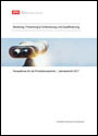 Titelseite des IPH-Jahresberichts 2017 mit einem Münzfernglas vor hellblauem Himmel und strahlender Sonne
