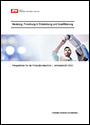 Titelseite des IPH-Jahresberichts 2021 mit einem jungen Mann, der einen Industrieroboterarm einrichtet