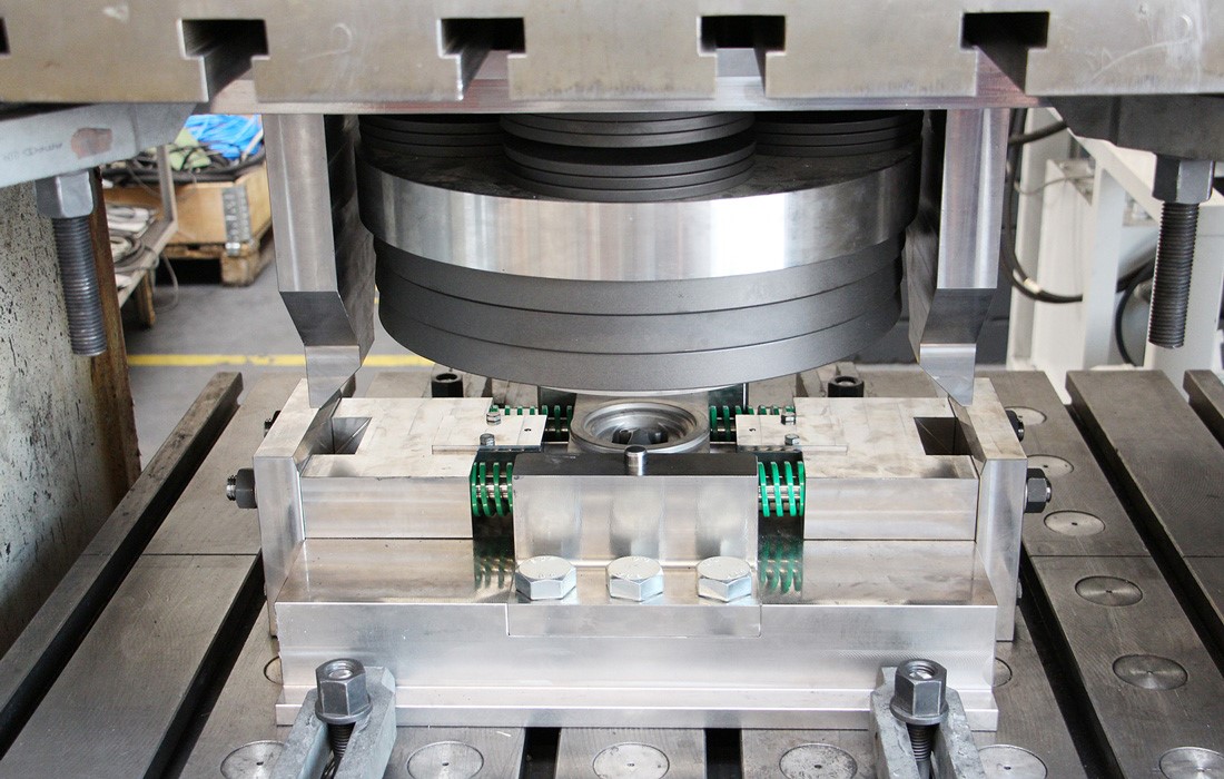 Steel piston production undercuts with novel tool IPH