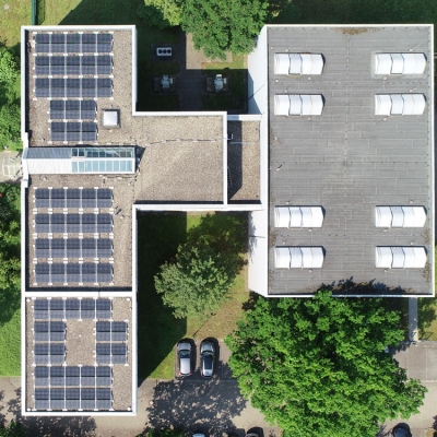 Solaranlage auf dem Dach des IPH
